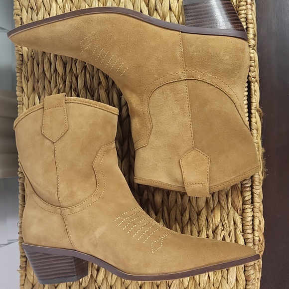 NWT Free People and Intentionally Blank Kari Tan Suede Western Boots. Size 9 - Picture 3 of 12
